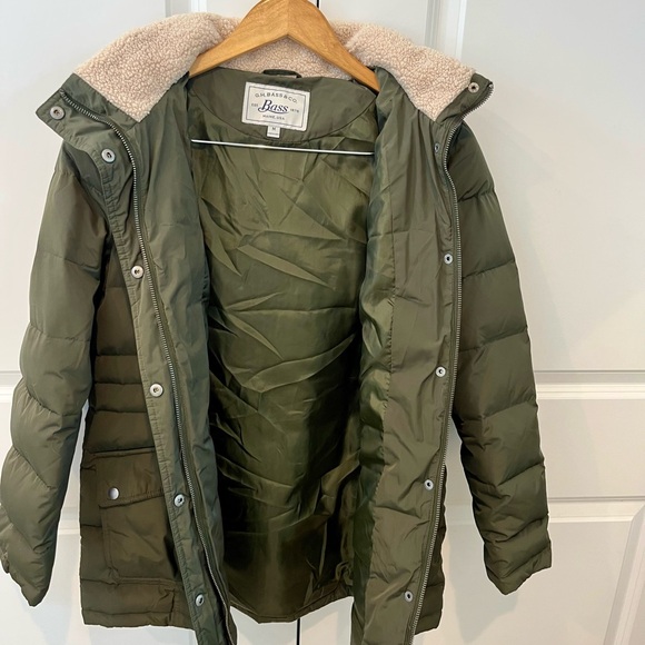 G. H. Bass & Co. women’s medium olive down coat with detachable hood - Picture 2 of 9